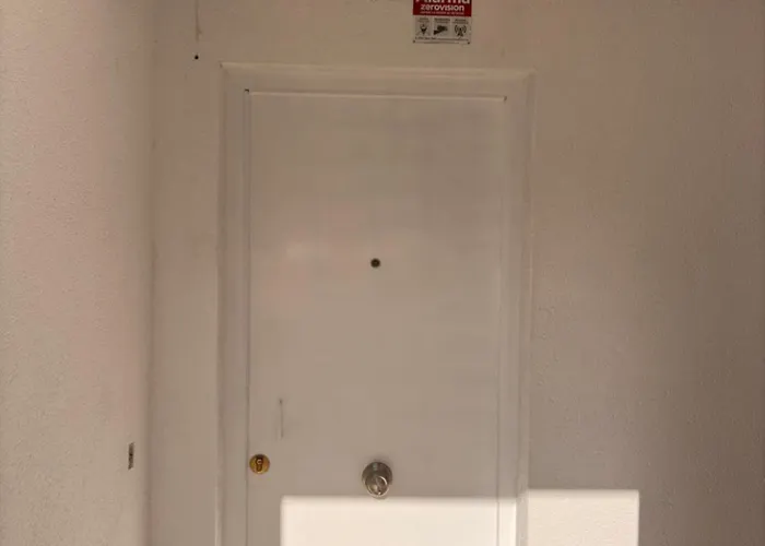 Premium 50 Steps From The * סאלו